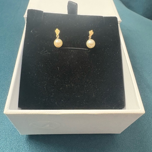 Vintage 14k Pearl Earrings - Picture 10 of 11
